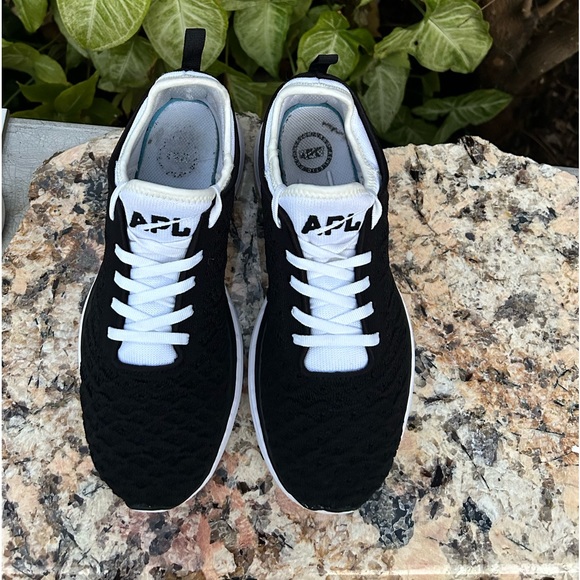 APL🔴TechLoom Phantom women’s Athletic Running black/white shoes  9 - Picture 9 of 16